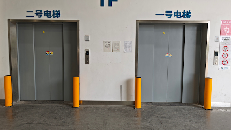 産業用フレキシブルボラードのアップグレード：現代の倉庫における安全性と資産保護の強化